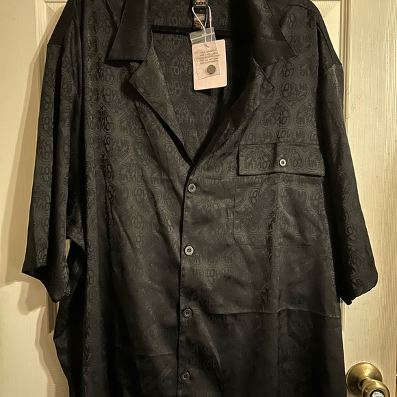 “Love me like a savage” lightweight button up black pajama top XL/XXL unisex - Picture 6 of 7